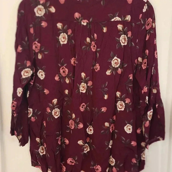 Monday Fun NWOT Floral Henley high-low Blouse longsleeve size Medium - Picture 2 of 6